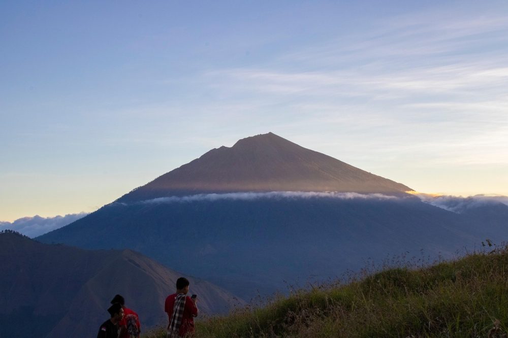 7 Kesalahan Umum Naik Gunung Rinjani dan Cara Menghindarinya